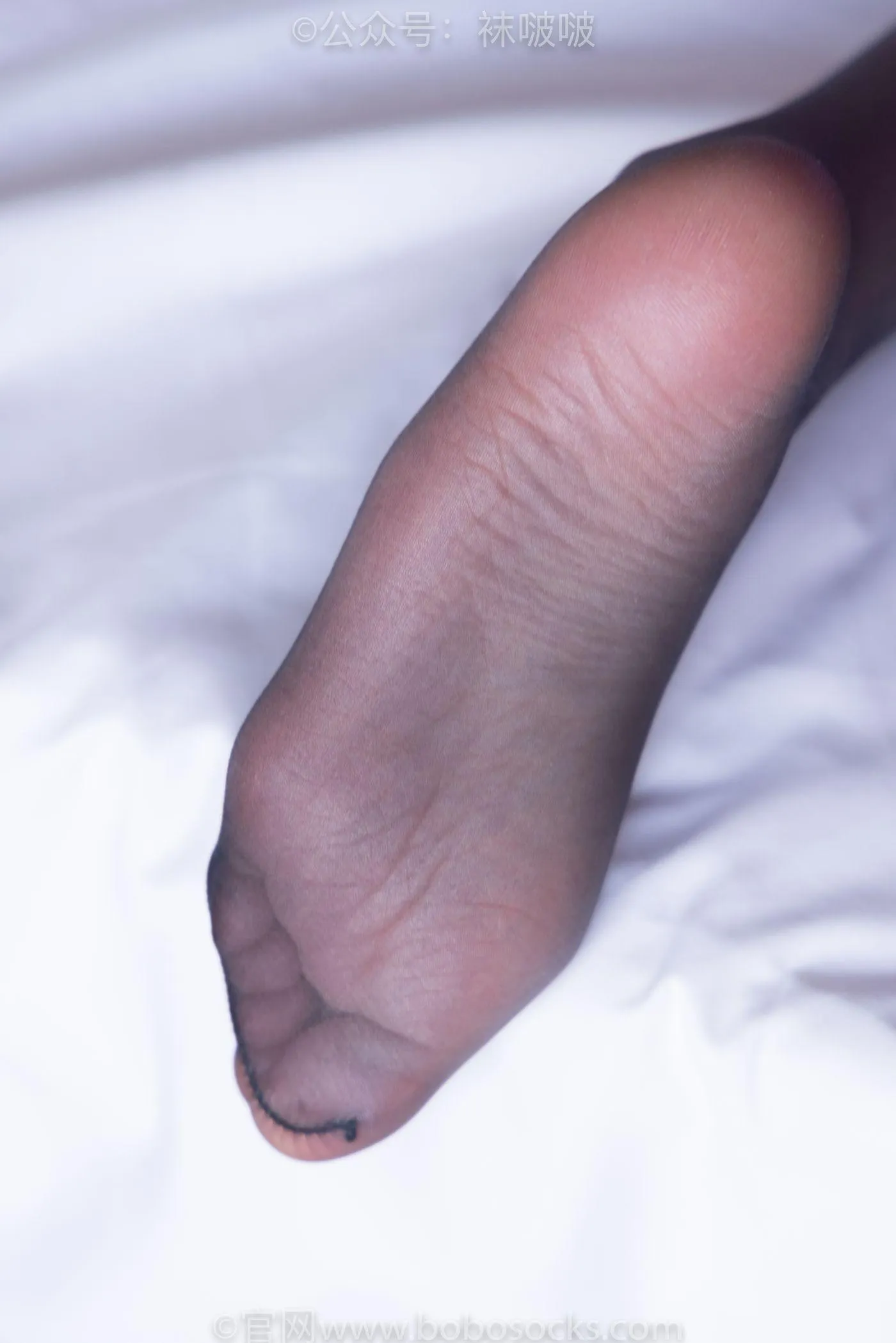 [BoBoSocks袜啵啵]NO.045 小甜豆-小魔女装、高跟凉鞋、油亮黑丝 [131P]插图6